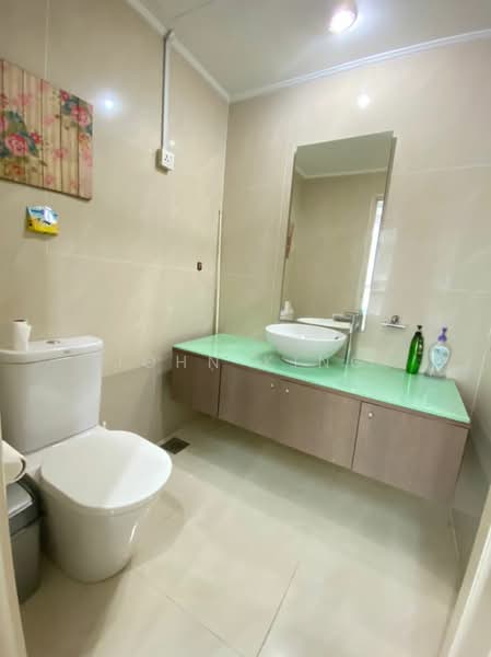 Servis Apartment untuk Disewa di Parkview Service Apartment - John King - Bathroom - PropertyGuru.com.my