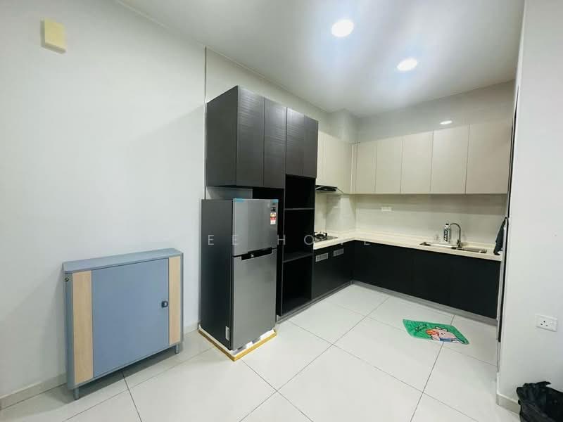 Condominium for Rent at Royal Strand @ Country Garden Danga Bay - Wee Howe - Kitchen - PropertyGuru.com.my