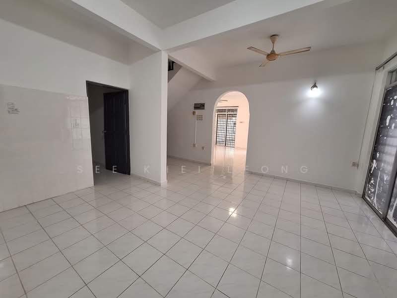 Rumah Berkembar untuk Disewa di Taman Assam Kumbang (Taiping) - See Khei Leong - Living Room - PropertyGuru.com.my