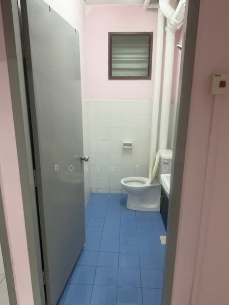 Pangsapuri untuk Disewa di Rose Villa Apartment - Robin Teo - Bathroom - PropertyGuru.com.my
