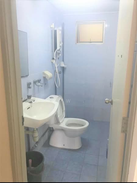 Kondominium untuk Disewa di Angkasa Condominiums - Kew . - Bathroom - PropertyGuru.com.my