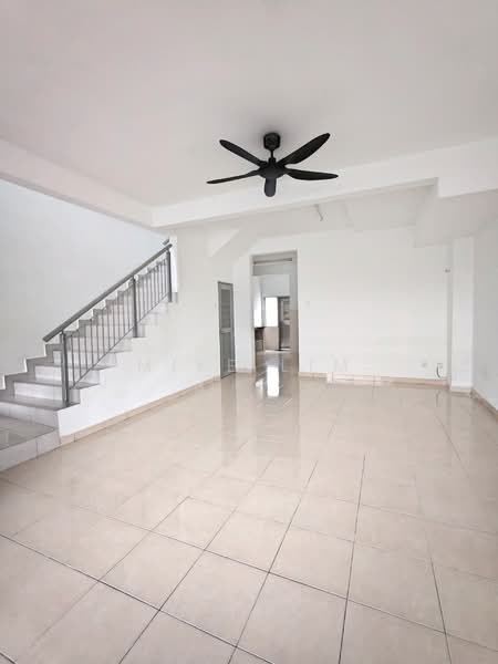 Rumah Teres 2 Tingkat untuk Dijual di Bandar Tasik Kesuma (Beranang) - Mike Lim - Living Room - PropertyGuru.com.my