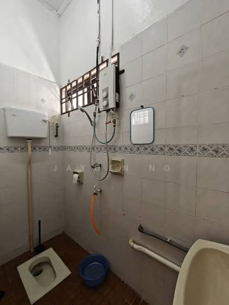 Rumah Teres 1 Tingkat untuk Dijual di Taman Daya (Johor Bahru) - Jayden Ng - Bathroom - PropertyGuru.com.my