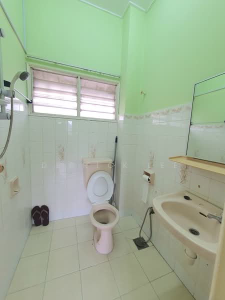 Rumah Teres 2 Tingkat untuk Dijual di Usj 3 (Subang Jaya) - Derrick Lee - Bathroom - PropertyGuru.com.my