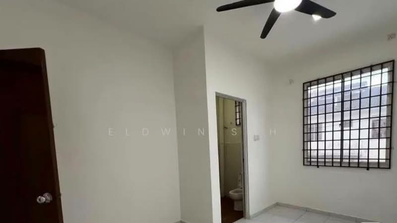 Rumah Teres untuk Disewa di Tangkak (Johor) - Eldwin Soh - Bathroom - PropertyGuru.com.my