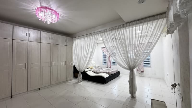 Rumah Teres 2 Tingkat untuk Dijual di Kota Masai (Pasir Gudang) - Thomas Lee - Master Bedroom - PropertyGuru.com.my