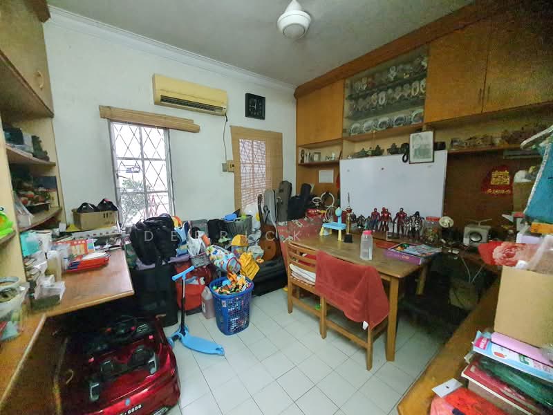 Rumah Berkembar untuk Dijual di Usj 5 (Subang Jaya) - Derrick Lee - Study - PropertyGuru.com.my