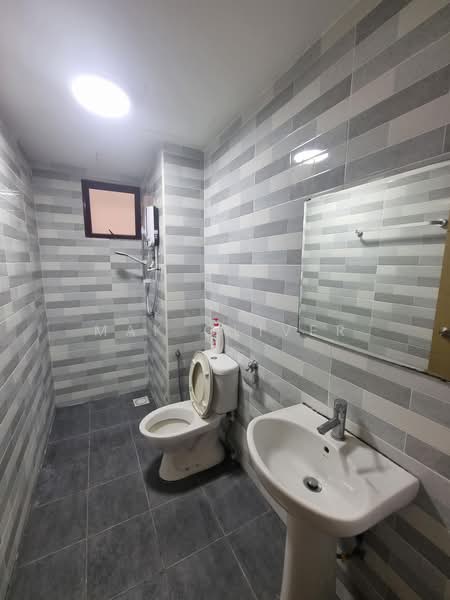 Condominium for Sale at Savanna Condominium - Mak Oliver - Bathroom - PropertyGuru.com.my