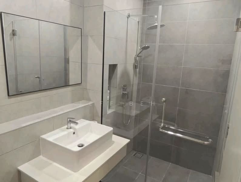 Servis Apartment untuk Disewa di SWNK Houze @ BBCC - Jeff Beh - Bathroom - PropertyGuru.com.my