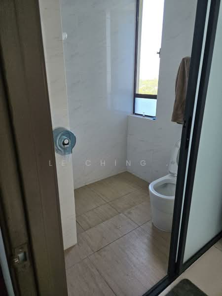Servis Apartment untuk Disewa di Country Garden Central Park - Le Ching . - Bathroom - PropertyGuru.com.my