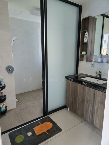 Servis Apartment untuk Disewa di Country Garden Central Park - Le Ching . - Bathroom - PropertyGuru.com.my