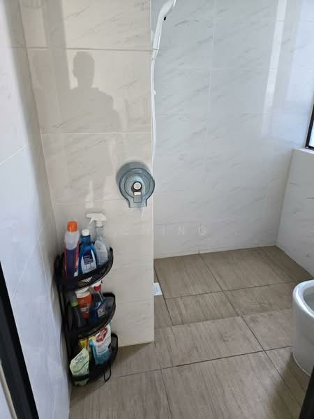 Servis Apartment untuk Disewa di Country Garden Central Park - Le Ching . - Bathroom - PropertyGuru.com.my