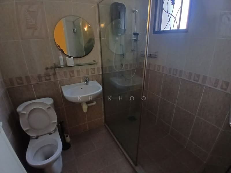 Rumah Teres 2 Tingkat untuk Dijual di SS18 (Subang Jaya) - KH Khoo - Bathroom - PropertyGuru.com.my