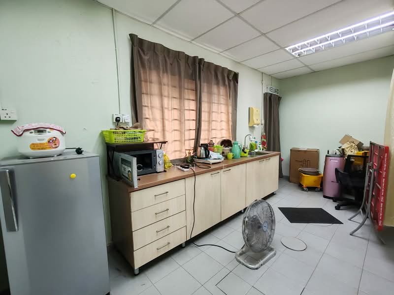 Shop for Sale in Ayer Leleh (Melaka City) - CHIN FN - Kitchen - PropertyGuru.com.my