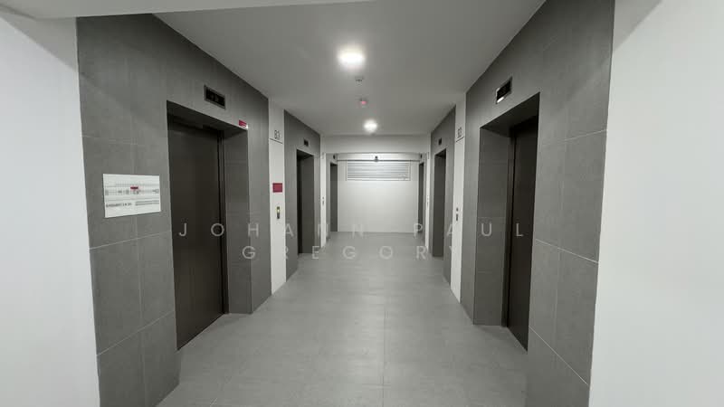 Kondominium untuk Dijual di Terraces Condominium - Johann Paul Gregory - Corridor - PropertyGuru.com.my