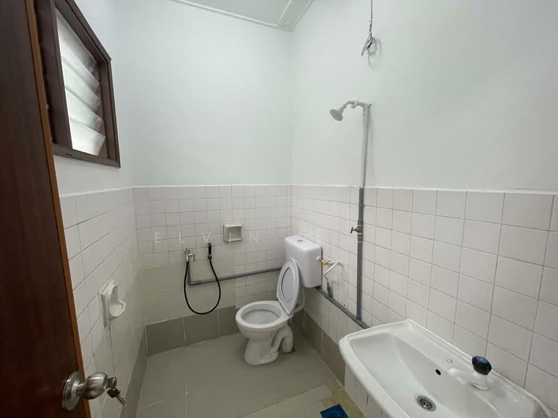 Rumah Teres 1 Tingkat untuk Disewa di SS18 (Subang Jaya) - Elvin Gwee - Bathroom - PropertyGuru.com.my