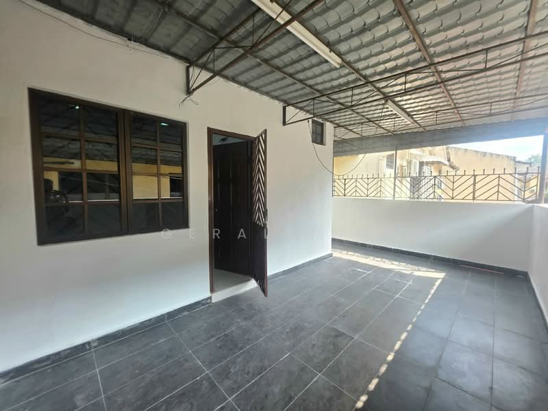 Rumah Teres 2 Tingkat untuk Dijual di Selayang (Selangor) - Gerald Ng - Balcony - PropertyGuru.com.my