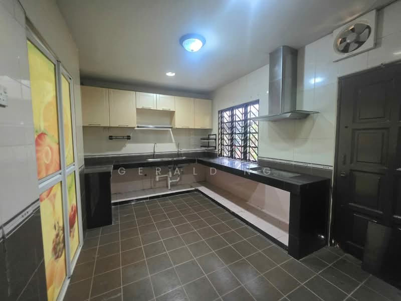 Rumah Teres 2 Tingkat untuk Dijual di Selayang (Selangor) - Gerald Ng - Kitchen - PropertyGuru.com.my