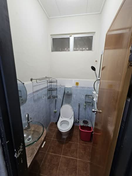1-storey Terraced House for Sale in Bandar Uda Utama (Johor Bahru) - Iden Tan - Bathroom - PropertyGuru.com.my