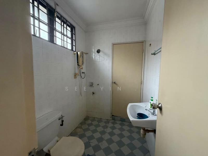 2-storey Terraced House for Sale in Taman Perling (Perling) - See Yin . - Bathroom - PropertyGuru.com.my