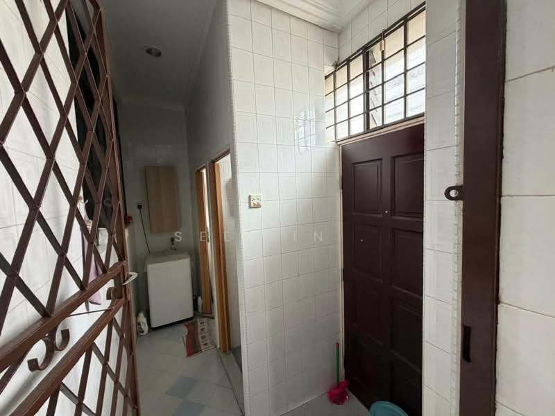 2-storey Terraced House for Sale in Taman Perling (Perling) - See Yin . - Entrance - PropertyGuru.com.my