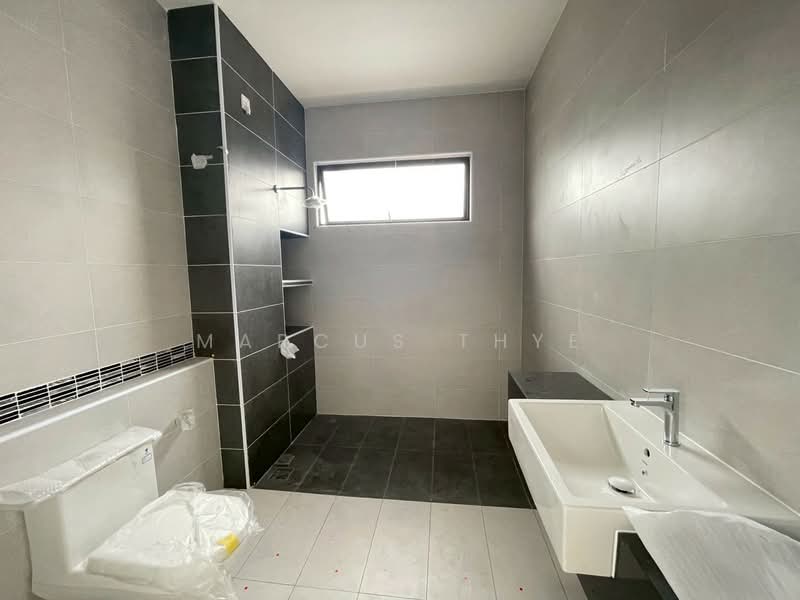 Rumah Teres 2 Tingkat untuk Dijual di Taman Desa Tebrau (Tebrau) - Marcus Thye - Bathroom - PropertyGuru.com.my