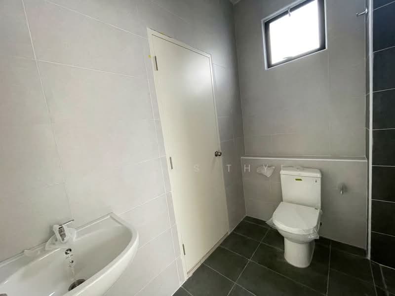 Rumah Teres 2 Tingkat untuk Dijual di Taman Desa Tebrau (Tebrau) - Marcus Thye - Bathroom - PropertyGuru.com.my