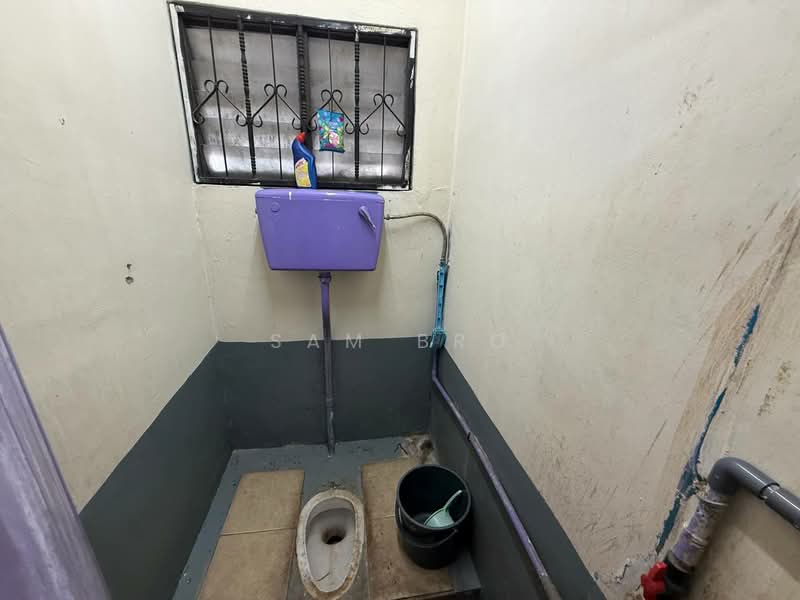 Terraced House for Sale in Taman Kluang Barat (Kluang) - Sam Bro - Bathroom - PropertyGuru.com.my