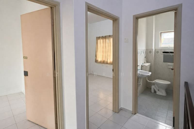 Rumah Teres 2 Tingkat untuk Dijual di Taman Sri Haneco (Semenyih) - Azli Ibrahim - Corridor - PropertyGuru.com.my