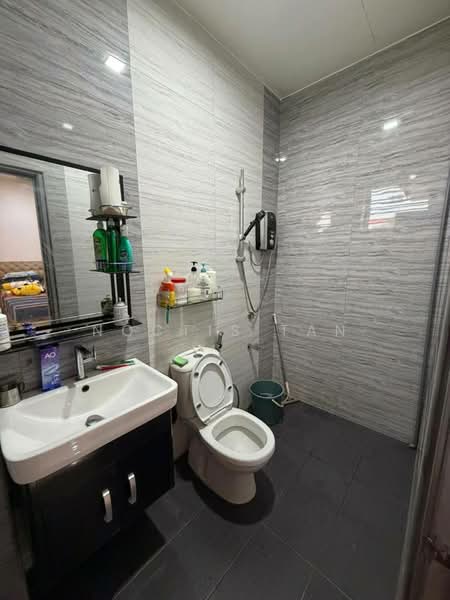 Rumah Teres 2 Tingkat untuk Dijual di Taman Setia Indah (Tebrau) - Noctis Tan - Bathroom - PropertyGuru.com.my