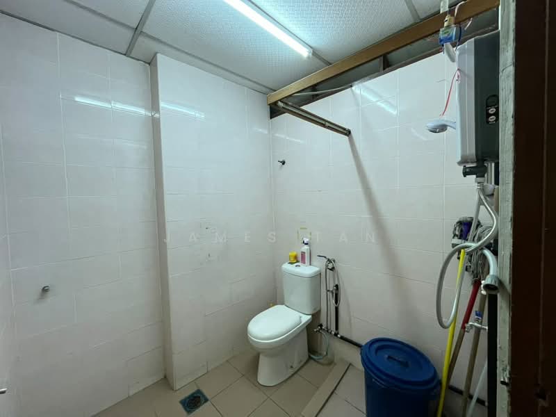 Pejabat untuk Disewa di Seksyen 8 (Petaling Jaya) - James Tan - Bathroom - PropertyGuru.com.my