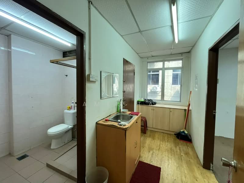 Pejabat untuk Disewa di Seksyen 8 (Petaling Jaya) - James Tan - Bathroom - PropertyGuru.com.my