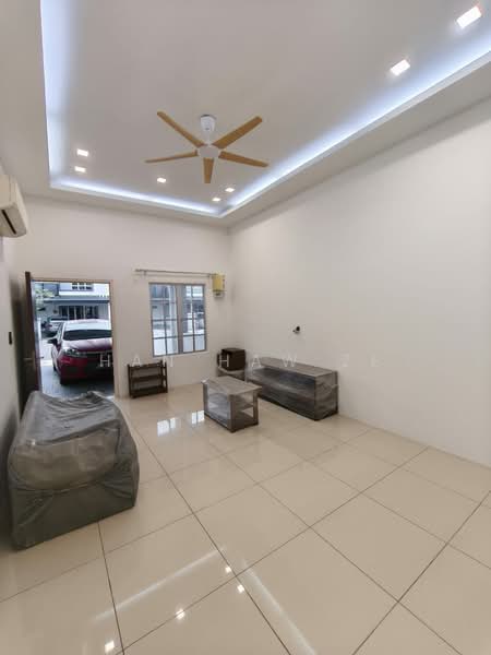 Semi-Detached House for Rent in Kuala Selangor (Selangor) - Han Haw Ze - Living Room - PropertyGuru.com.my