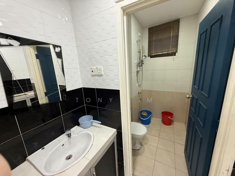 Cluster House for Rent in Austin (Johor Bahru) - Tony Lim - Bathroom - PropertyGuru.com.my