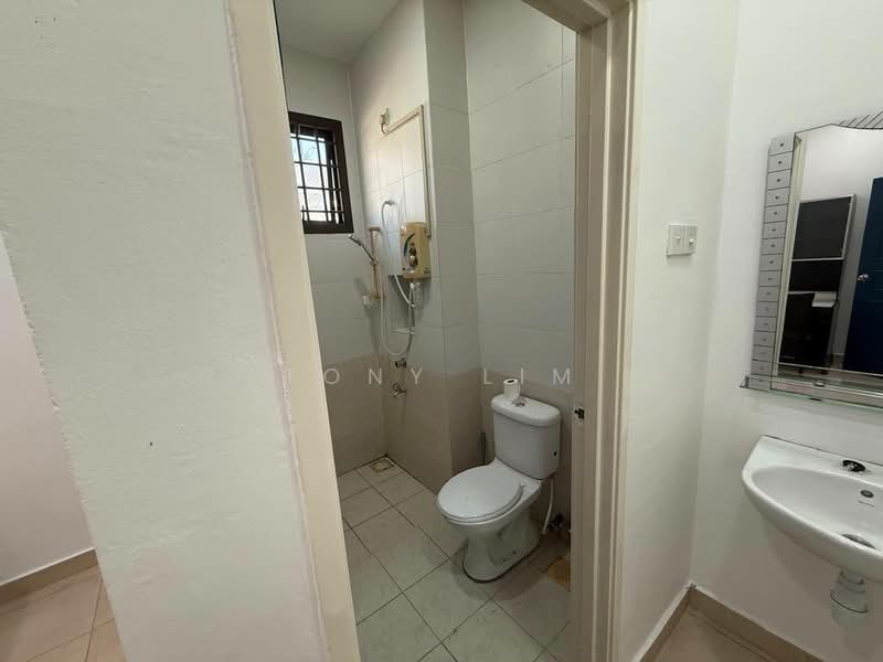 Cluster House for Rent in Austin (Johor Bahru) - Tony Lim - Bathroom - PropertyGuru.com.my