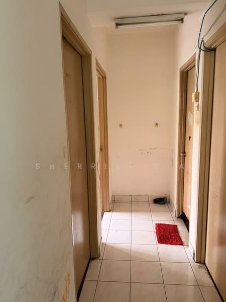 Kondominium untuk Dijual di Bayu Tasik 1 - Sherrier Sia - Corridor - PropertyGuru.com.my
