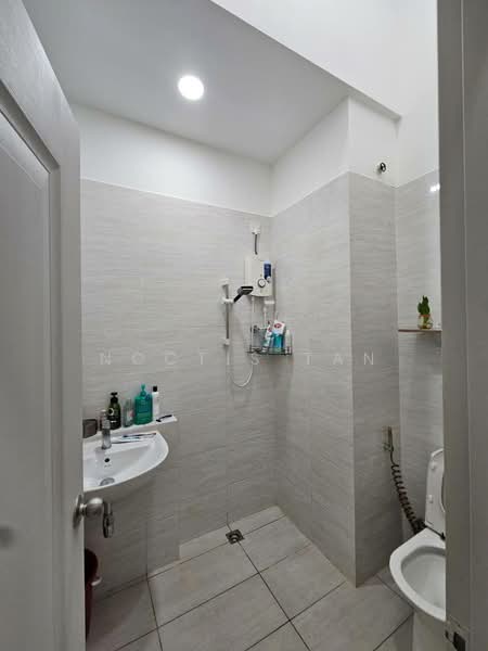 Rumah Teres 2 Tingkat untuk Dijual di Taman Damansara Aliff (Tampoi) - Noctis Tan - Bathroom - PropertyGuru.com.my