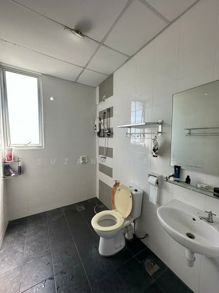 Kondominium untuk Disewa di Boulevard Condominium (BLVD) - Suzanne Ang - Bathroom - PropertyGuru.com.my