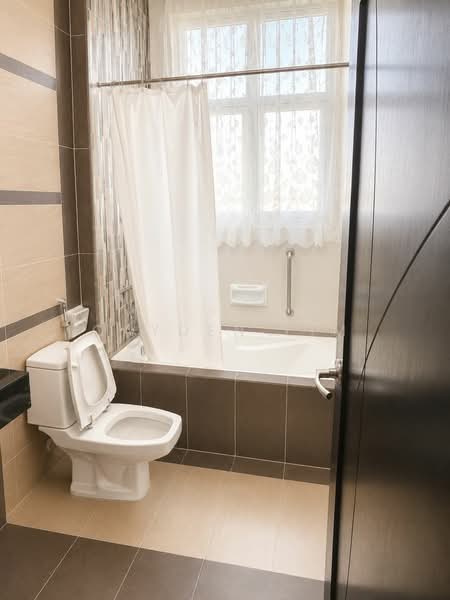 Kondominium untuk Disewa di Fettes Residence - Cayden Lim - Bathroom - PropertyGuru.com.my