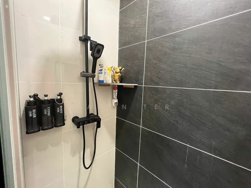 Kondominium untuk Dijual di Amberside @ Country Garden Danga Bay - Caryn Ter - Bathroom - PropertyGuru.com.my
