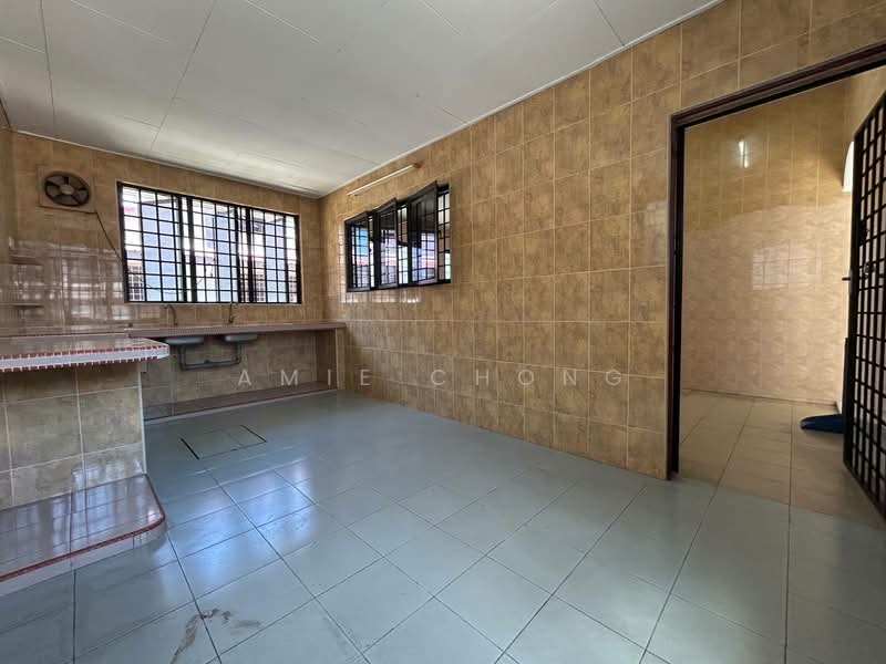Semi-Detached House for Sale in Taman Sinfar (Ipoh) - Amie Chong - Kitchen - PropertyGuru.com.my