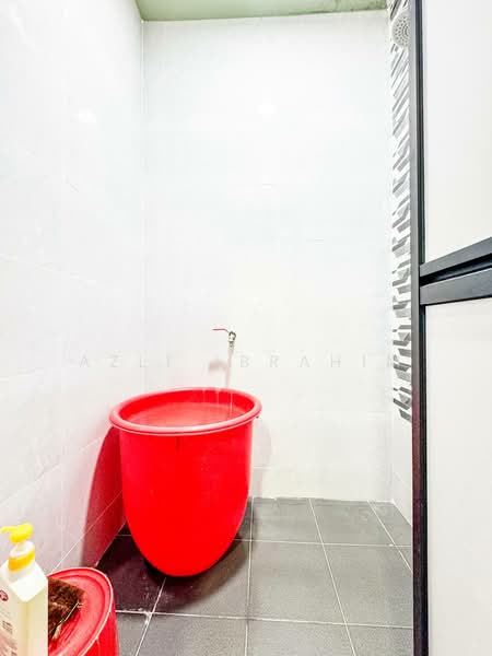 2-storey Terraced House for Sale in PJS 2, Taman Sri Medan (Petaling Jaya) - Azli Ibrahim - Bathroom - PropertyGuru.com.my
