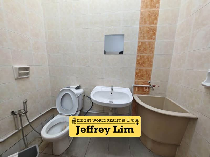 Rumah Teres 2 Tingkat untuk Disewa di Bagan Lalang (Butterworth) - Jeffrey Lim - Bathroom - PropertyGuru.com.my
