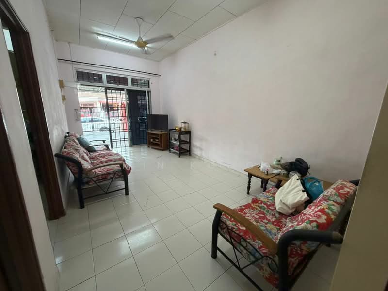 1-storey Terraced House for Sale in Bandar Pulai Jaya (Kulai) - Min Kong - Living Room - PropertyGuru.com.my