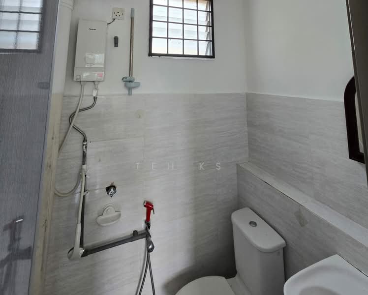Pangsapuri untuk Disewa di Mutiara Perdana (Mutiara Court) - Teh KS - Bathroom - PropertyGuru.com.my