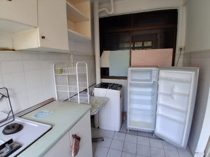 Condominium for Sale at Azuria Condominium - Ben Hew - Kitchen - PropertyGuru.com.my