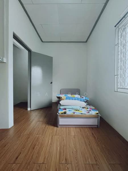 Rumah Teres 2 Tingkat untuk Dijual di Taman Desa Kluang (Kluang) - Sam Bro - Bedroom - PropertyGuru.com.my