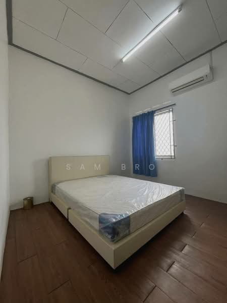 Rumah Teres 2 Tingkat untuk Dijual di Taman Desa Kluang (Kluang) - Sam Bro - Bedroom - PropertyGuru.com.my