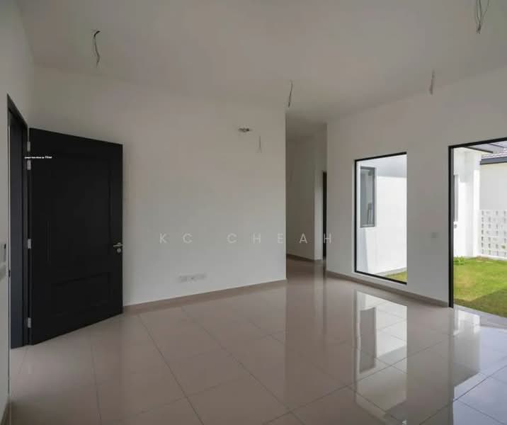 Rumah Teres 1 Tingkat untuk Dijual di Eco Grandeur (Puncak Alam) - KC Cheah - Living Room - PropertyGuru.com.my