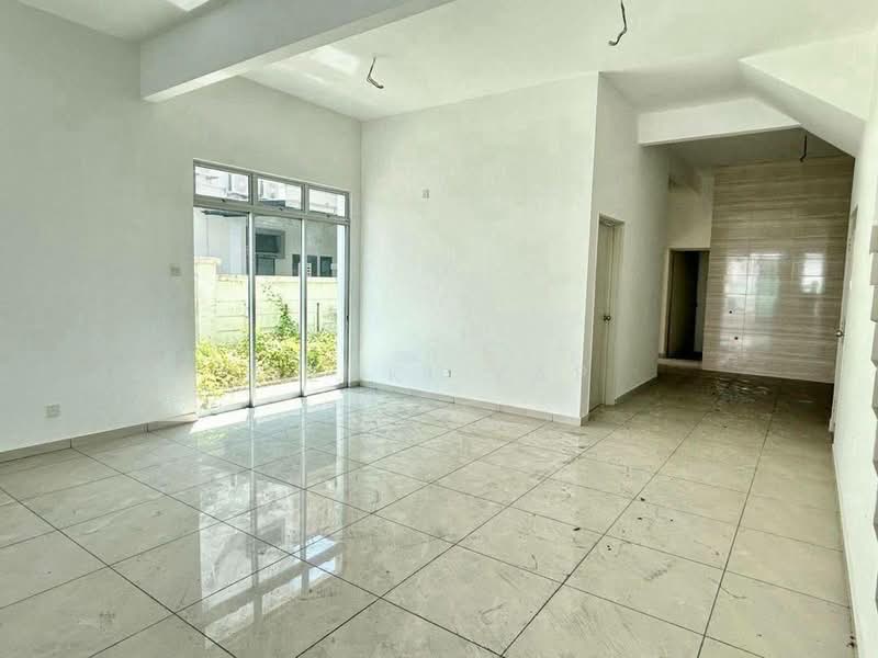 Rumah Kluster untuk Dijual di Setia Tropika (Johor Bahru) - Genki Yap - Living Room - PropertyGuru.com.my